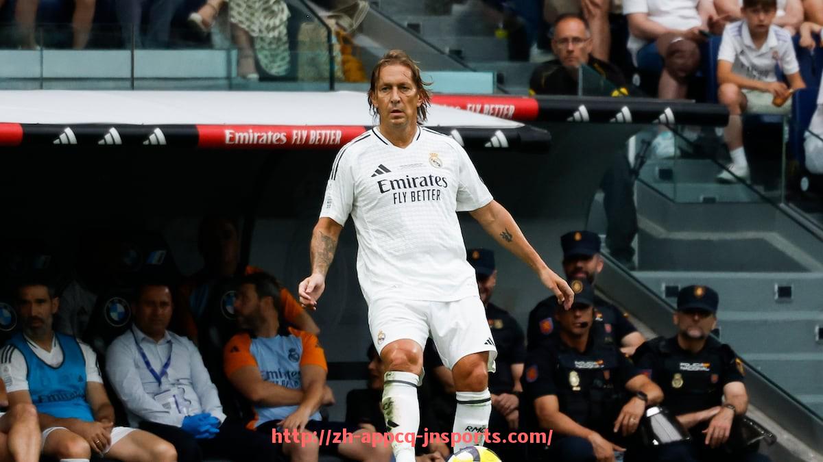 江南体育APP-CBA天下足球总决赛：回顾CBA与天下足球总决赛的精彩对决